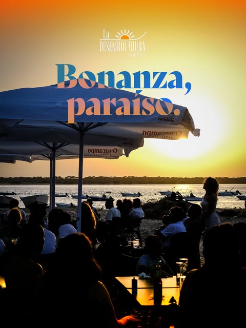 Terraza de La Desembocadura del Río al atardecer en Bonanza